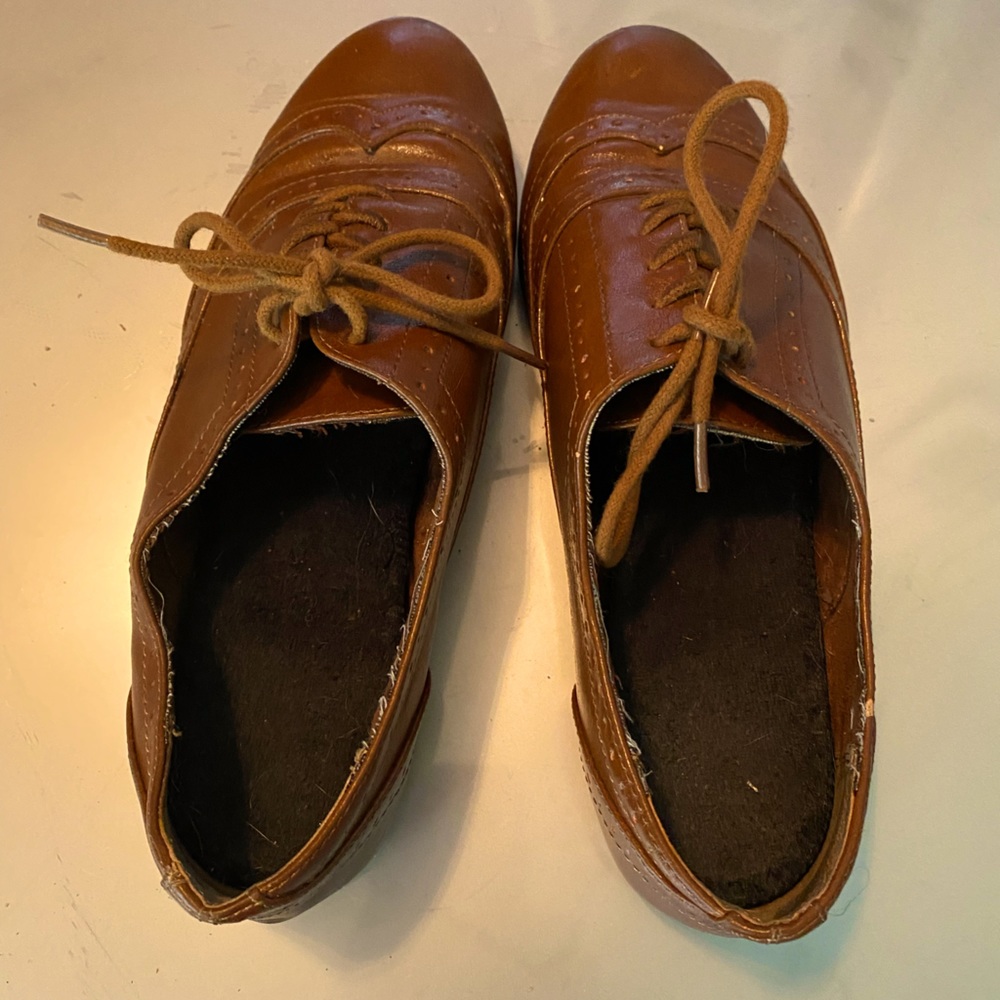 Aldo women’s Oxford brown lace flats, size 7.5